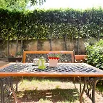 Mirana With Garden And Free Parking Апартаменти