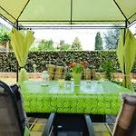 Апартаменти Mirana With Garden And Free Parking *