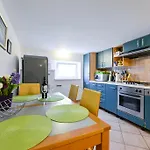 Mirana With Garden And Free Parking Апартаменти