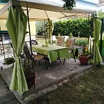 Апартаменти Mirana With Garden And Free Parking