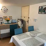 شقة Mirana With Garden And Free Parking زادار