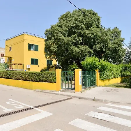 Mirana With Garden And Free Parking Διαμέρισμα *