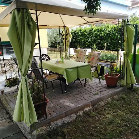 Διαμέρισμα Mirana With Garden And Free Parking