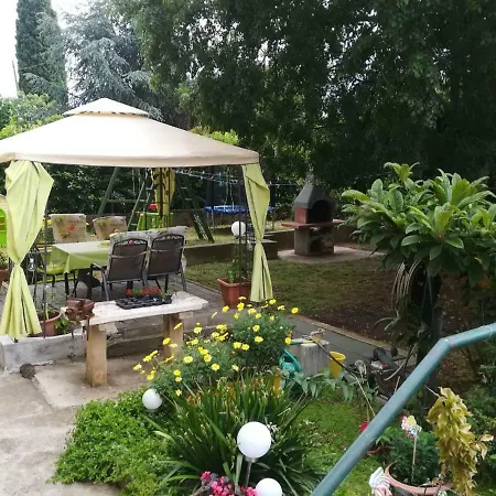 Mirana With Garden And Free Parking Διαμέρισμα